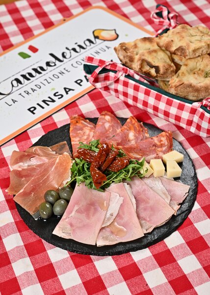 Ajutor bucatar cu experienta